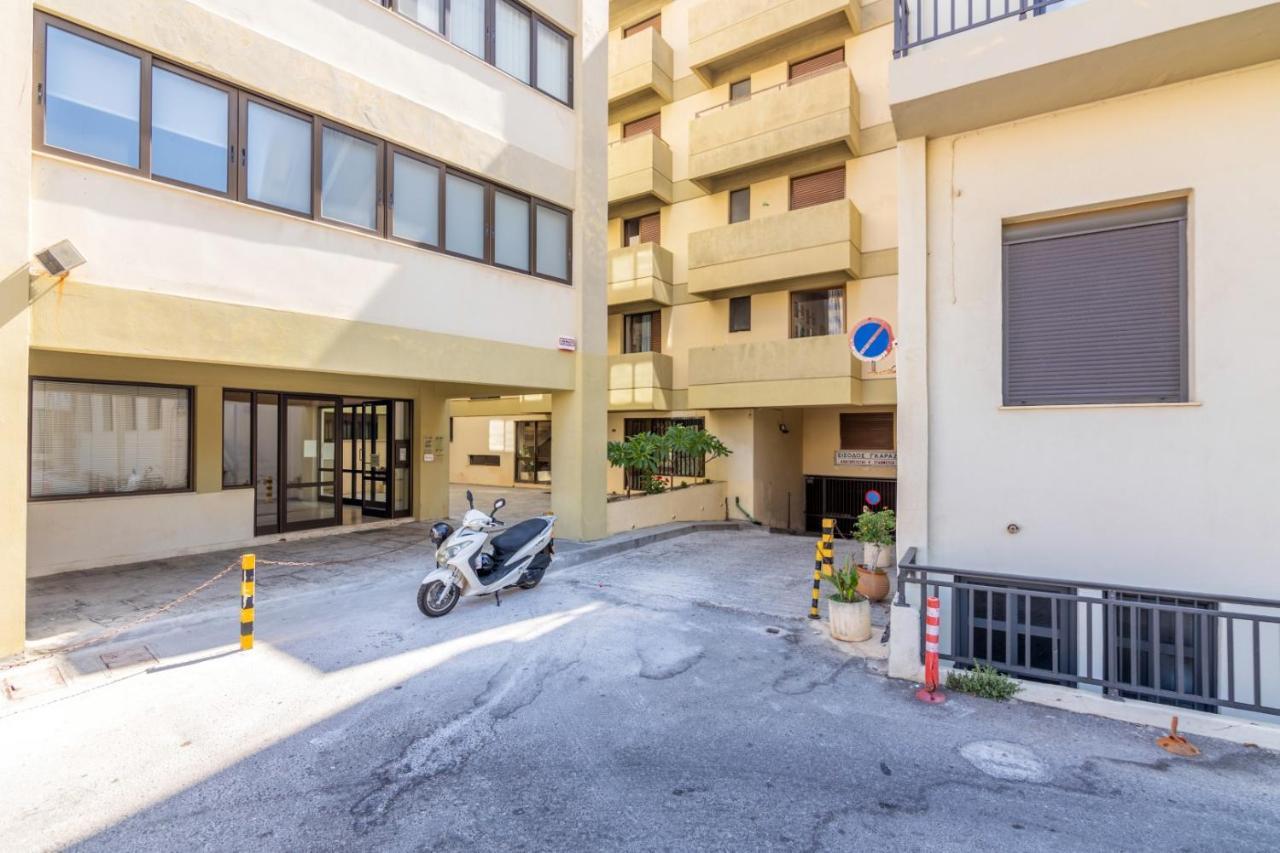 Ferienwohnung City Center With Free Parking And Port Side View Iraklio Exterior foto